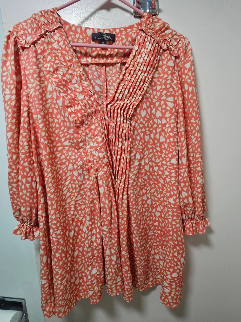 Suzanne Betro Coral and Cream Heart-Print Pleated Tunic